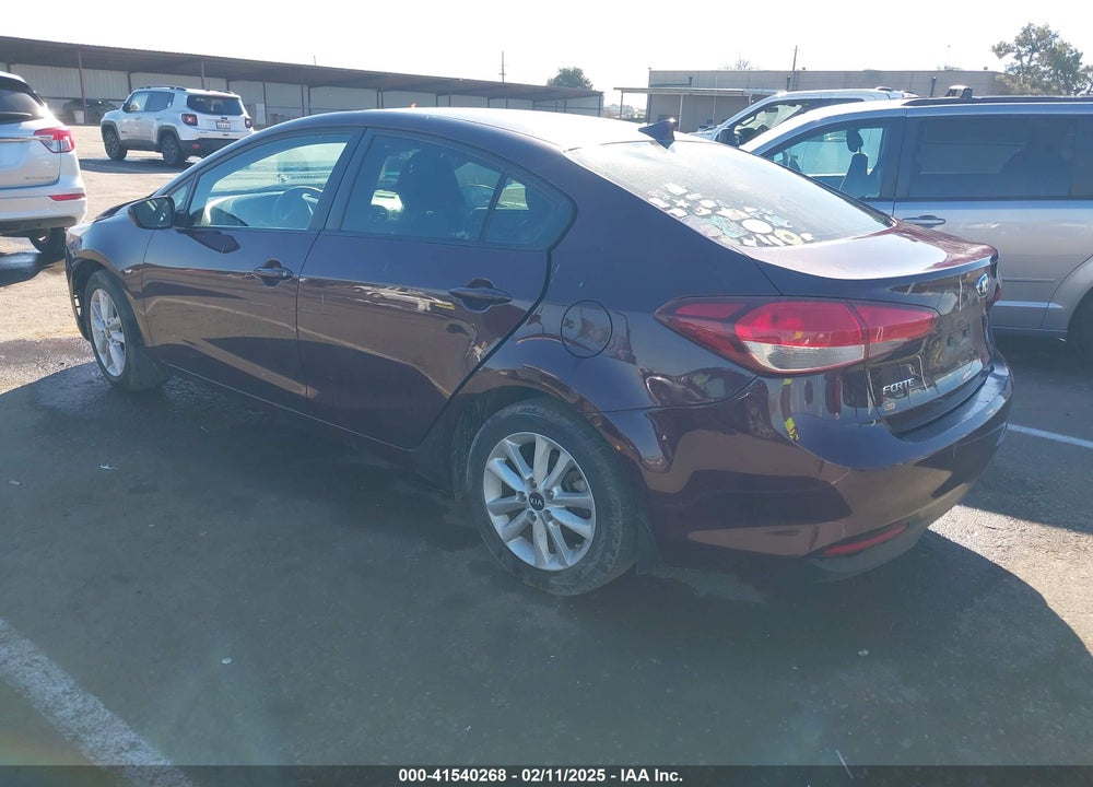 2017 KIA FORTE VIN: 3KPFL4A72HE047618