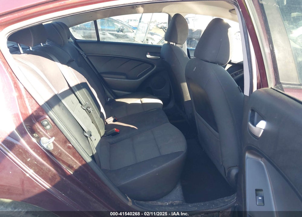 2017 KIA FORTE VIN: 3KPFL4A72HE047618
