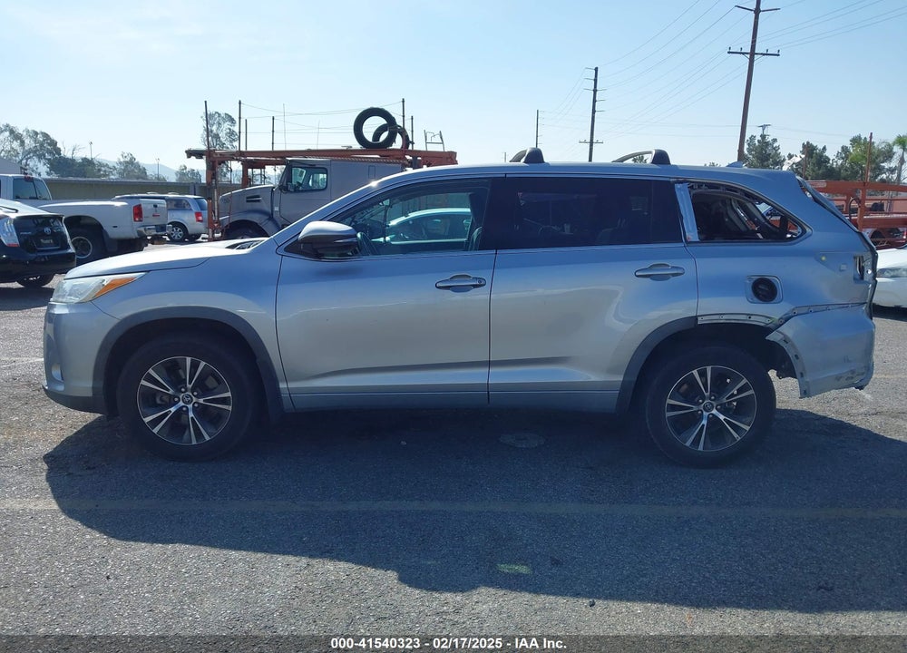 2018 TOYOTA HIGHLANDER LE PLUS VIN: 5TDBZRFH2JS838268