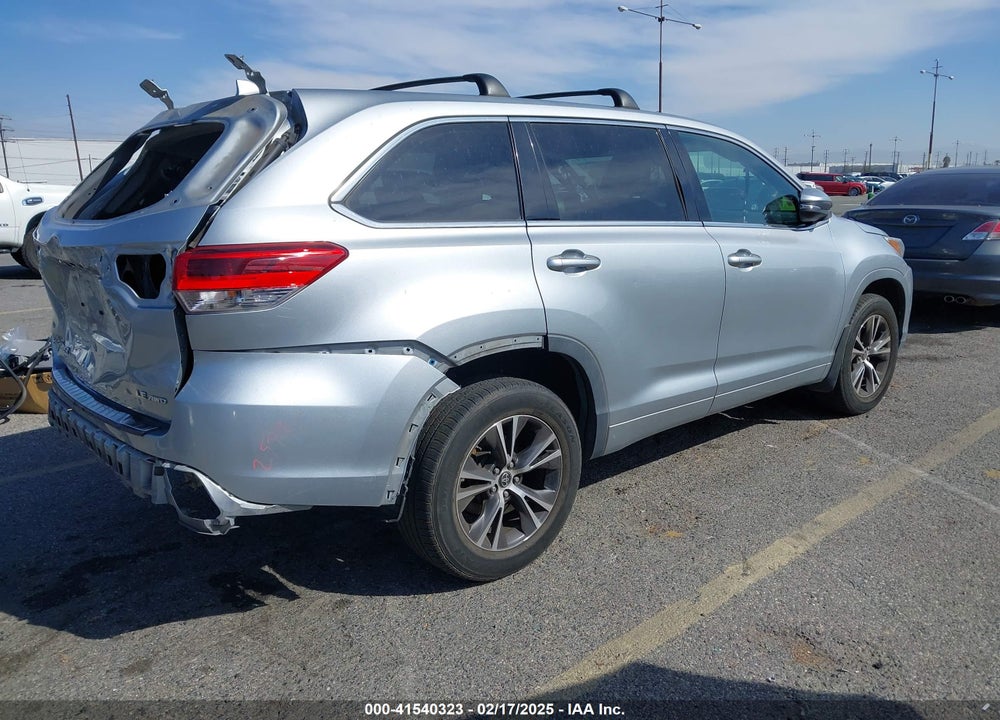 2018 TOYOTA HIGHLANDER LE PLUS VIN: 5TDBZRFH2JS838268