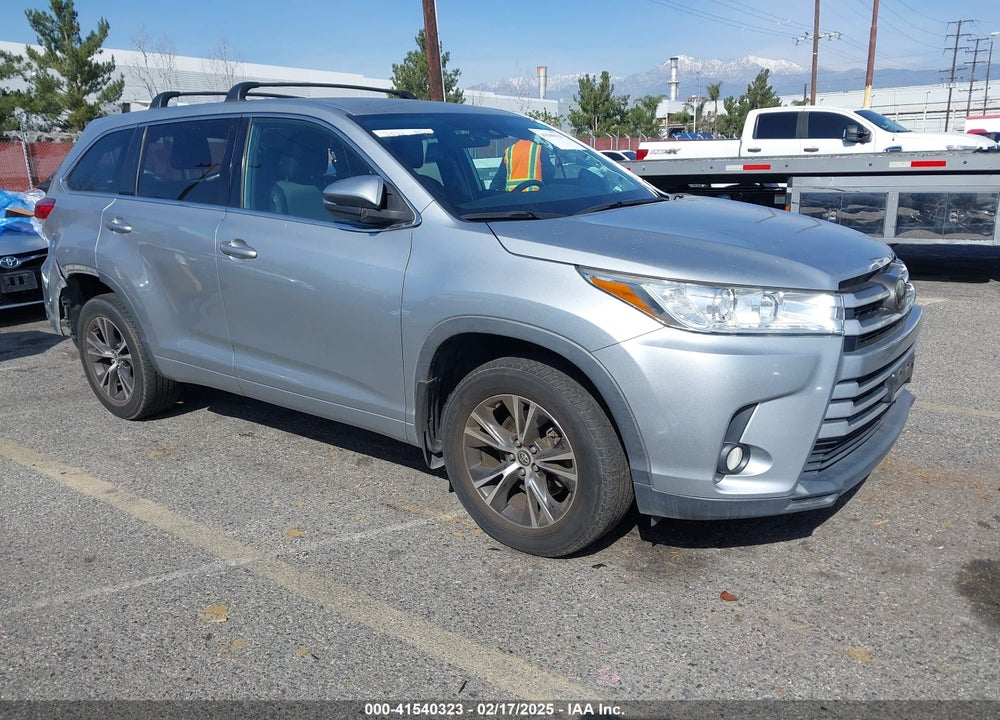 2018 TOYOTA HIGHLANDER LE PLUS VIN: 5TDBZRFH2JS838268