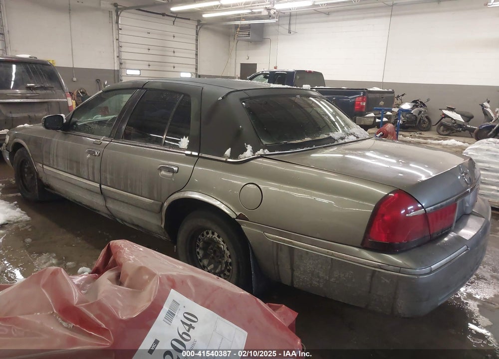 2001 MERCURY GRAND MARQUIS GS VIN: 2MEFM74W21X611199