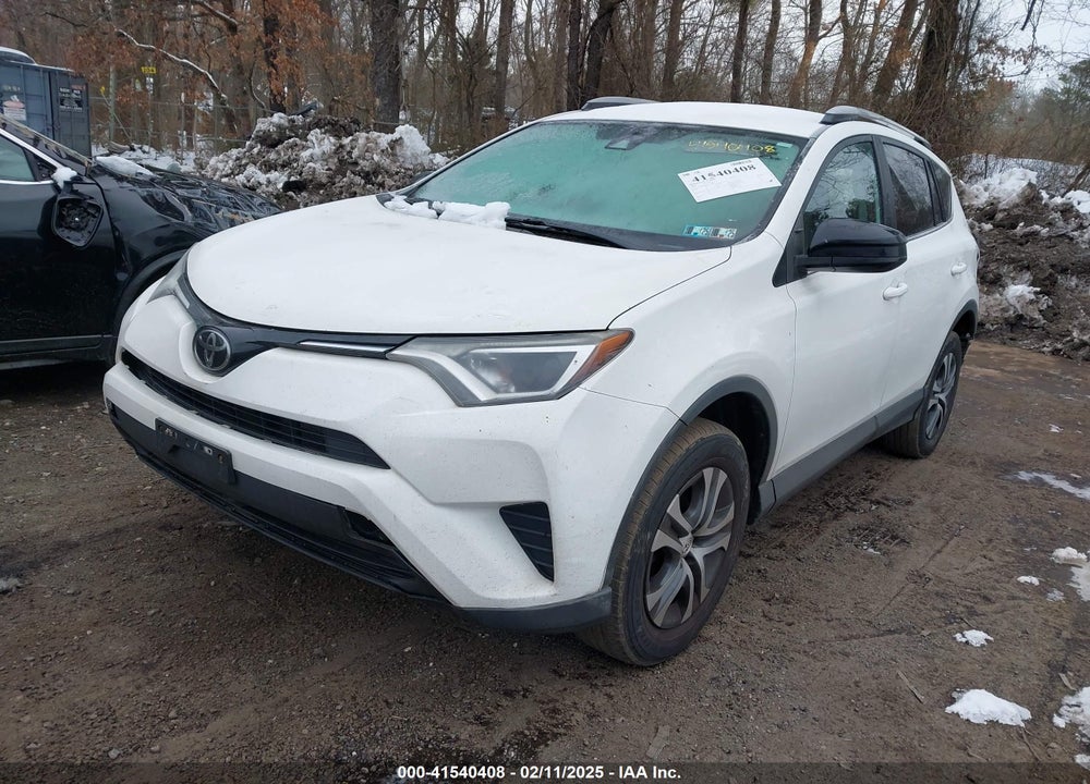 2018 TOYOTA RAV4 LE VIN: 2T3BFREV4JW764043