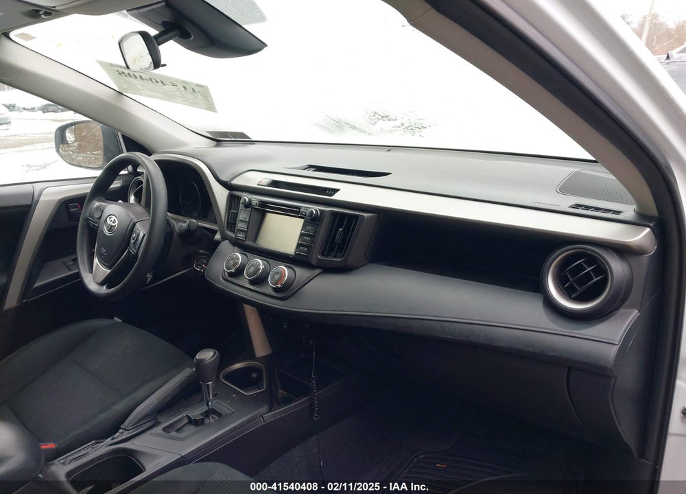 2018 TOYOTA RAV4 LE VIN: 2T3BFREV4JW764043
