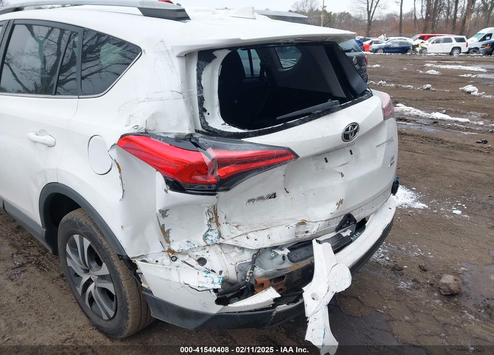 2018 TOYOTA RAV4 LE VIN: 2T3BFREV4JW764043