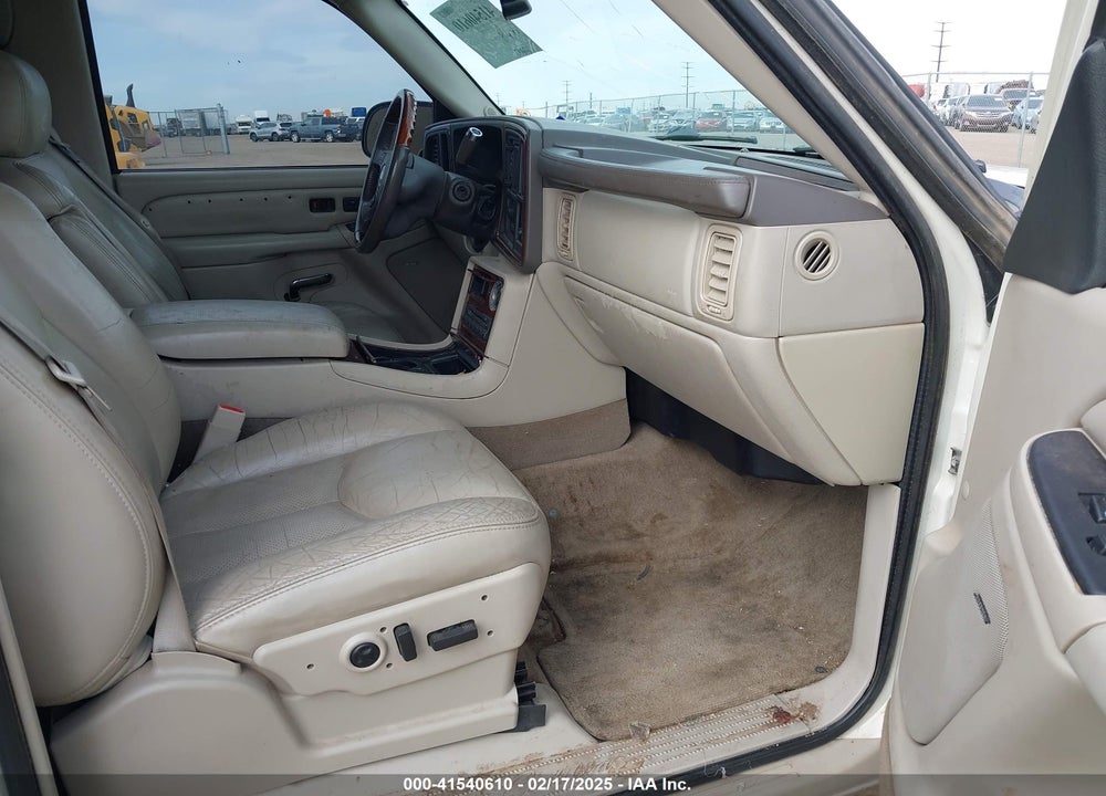 2005 CADILLAC ESCALADE STANDARD VIN: 1GYEC63T05R133618