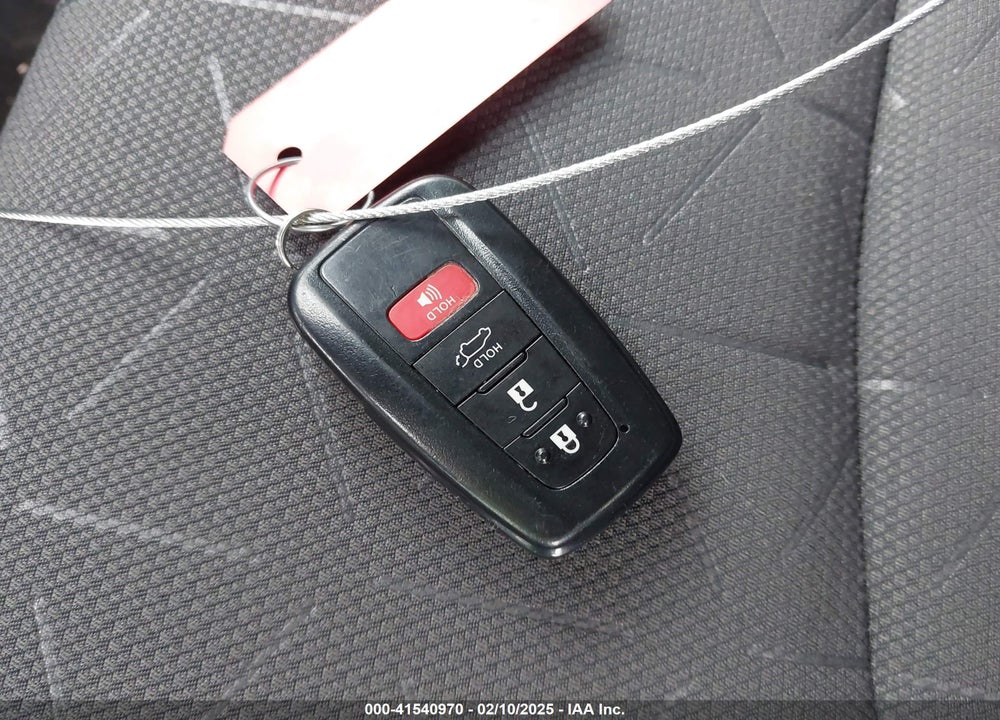 2019 TOYOTA RAV4 XLE VIN: 2T3W1RFV4KC021738