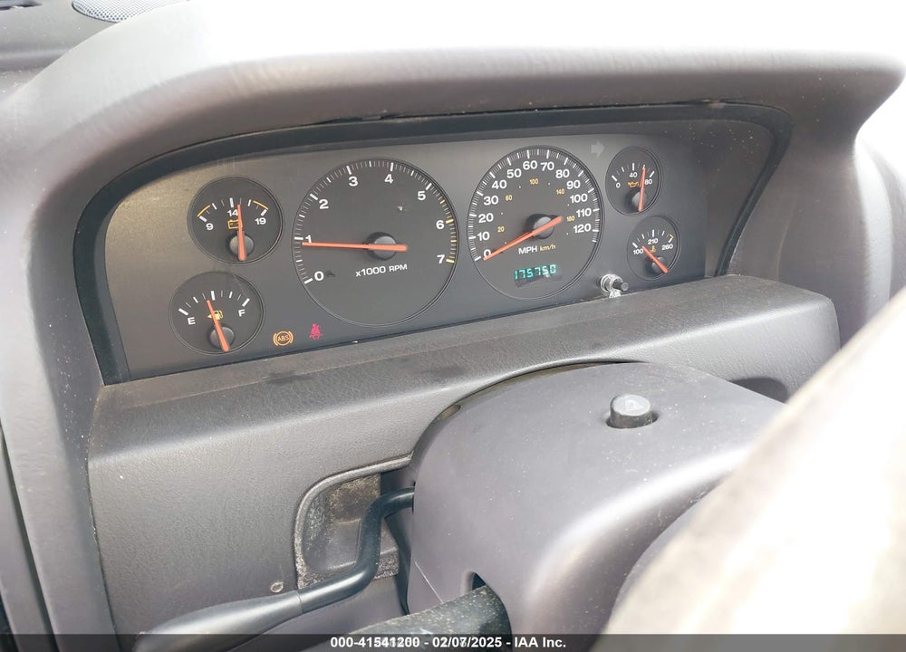 2001 JEEP GRAND CHEROKEE LAREDO VIN: 1J4GW48S01C683497