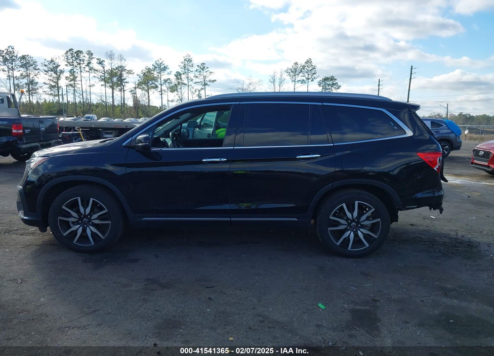 2021 HONDA PILOT 2WD TOURING 7 PASSENGER VIN: 5FNYF5H68MB000651