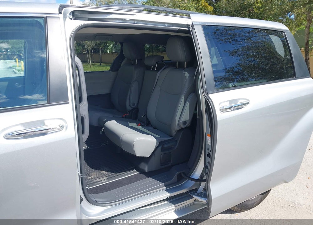 2024 TOYOTA SIENNA VIN: 5TDYRKEC9RS200201