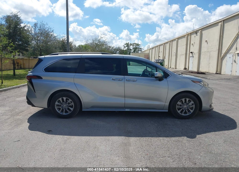 2024 TOYOTA SIENNA VIN: 5TDYRKEC9RS200201