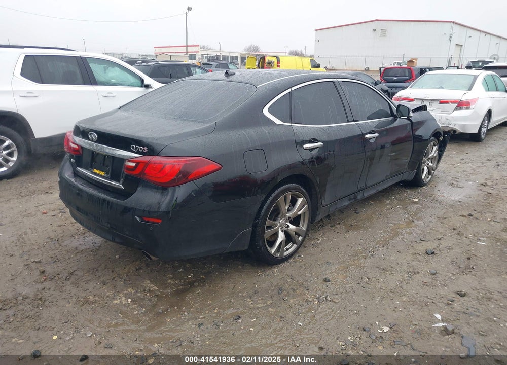 2015 INFINITI Q70 VIN: JN1BY1AR9FM561113