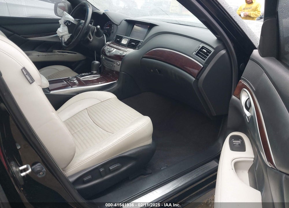 2015 INFINITI Q70 VIN: JN1BY1AR9FM561113