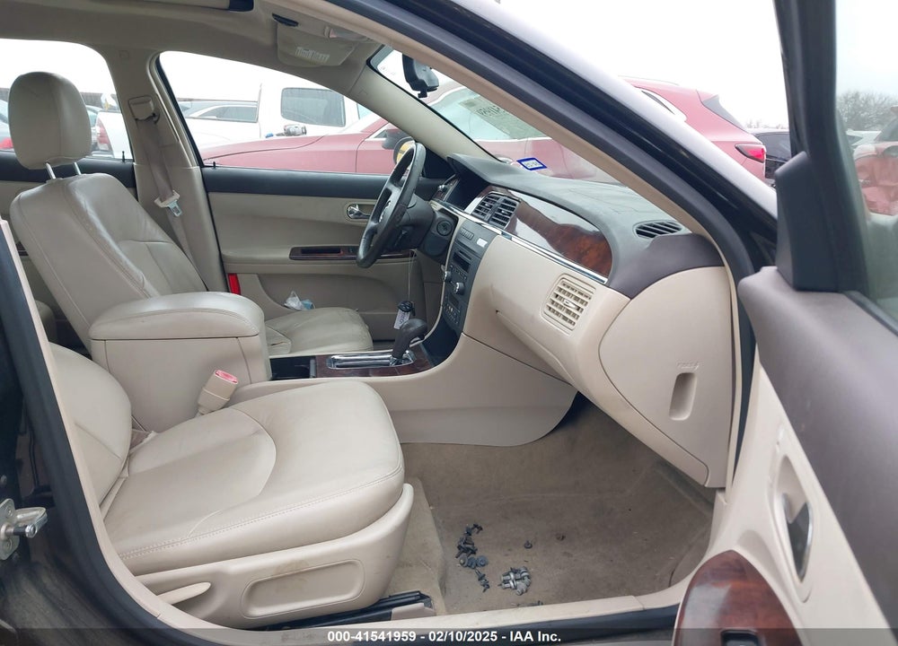 2008 BUICK LACROSSE VIN: 2G4WD582281182183