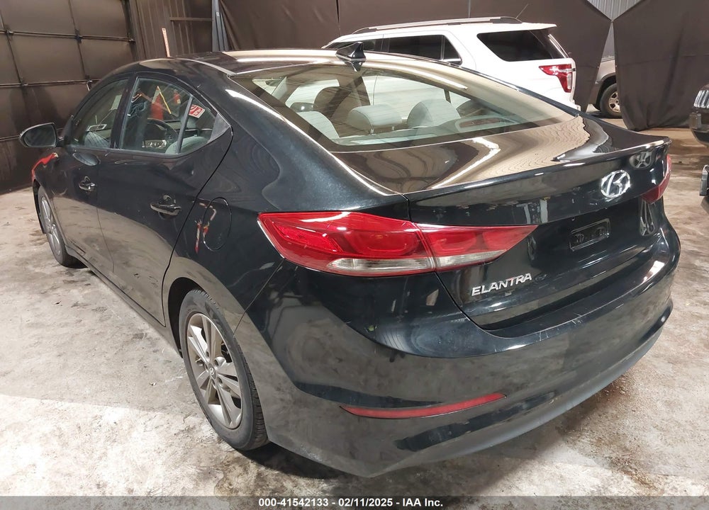 2018 HYUNDAI ELANTRA VIN: 5NPD84LF7JH365118
