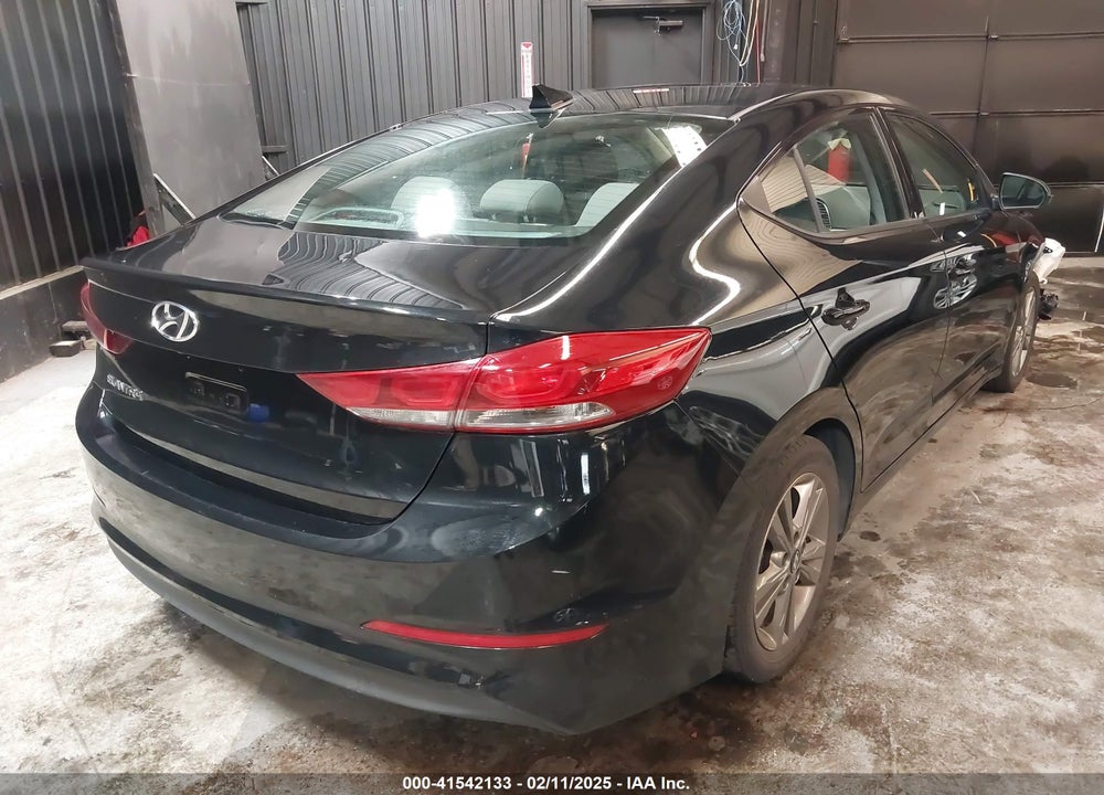 2018 HYUNDAI ELANTRA VIN: 5NPD84LF7JH365118