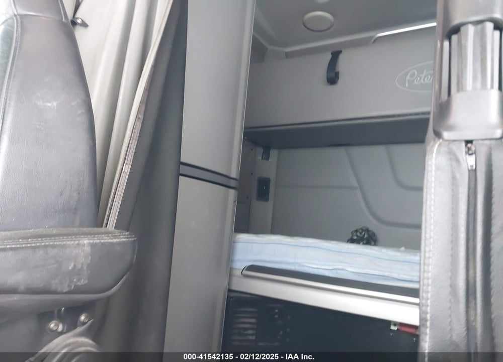 2015 PETERBILT 579 VIN: 1XPBD49X7FD203648