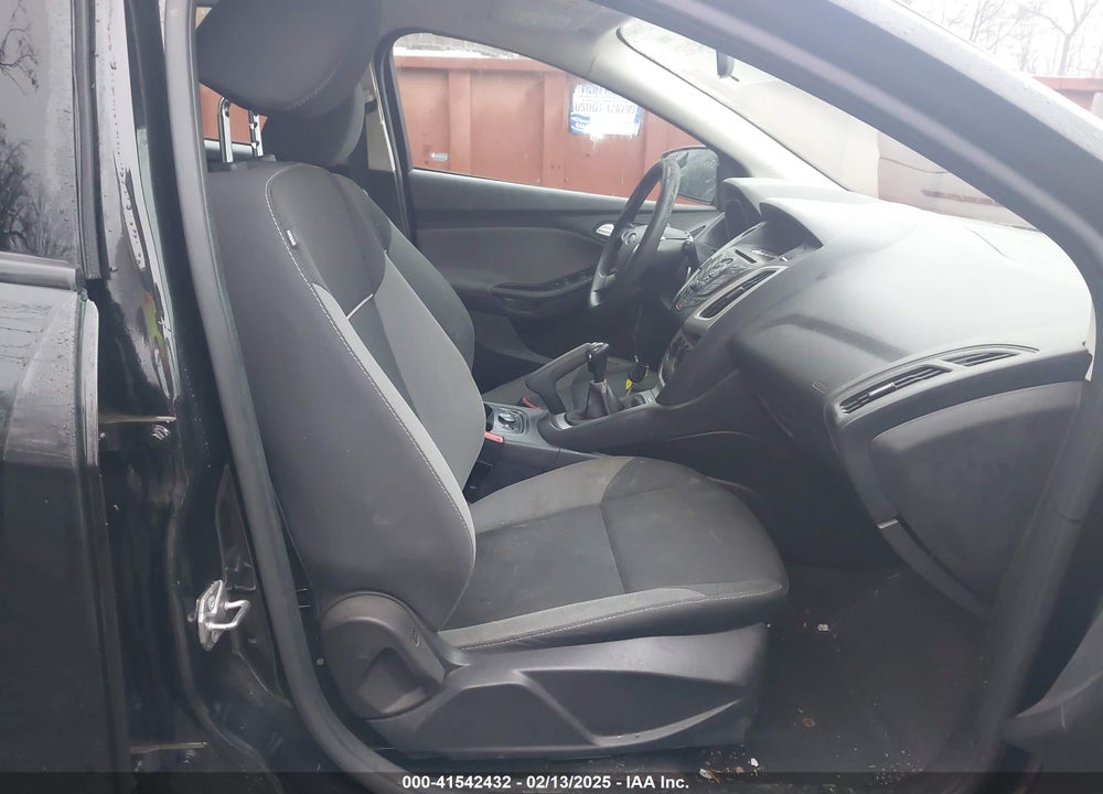 2014 FORD FOCUS VIN: 1FADP3K28EL370489