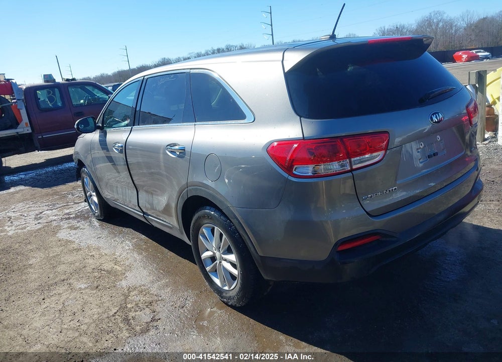 2017 KIA SORENTO 2.4L L VIN: 5XYPG4A33HG209703
