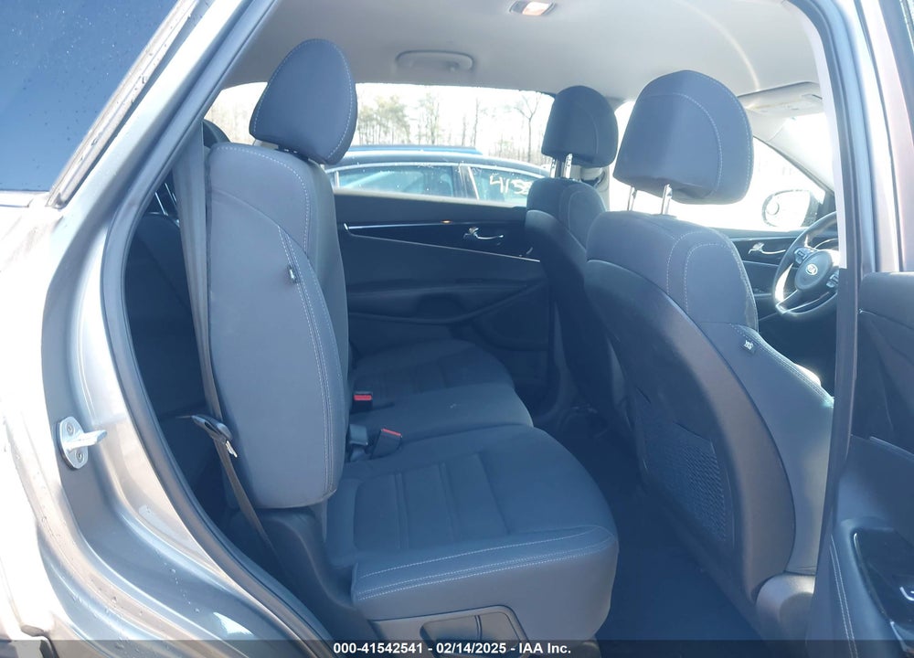 2017 KIA SORENTO 2.4L L VIN: 5XYPG4A33HG209703