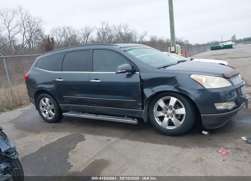 2011 CHEVROLET TRAVERSE VIN: 1GNKRLED8BJ186211