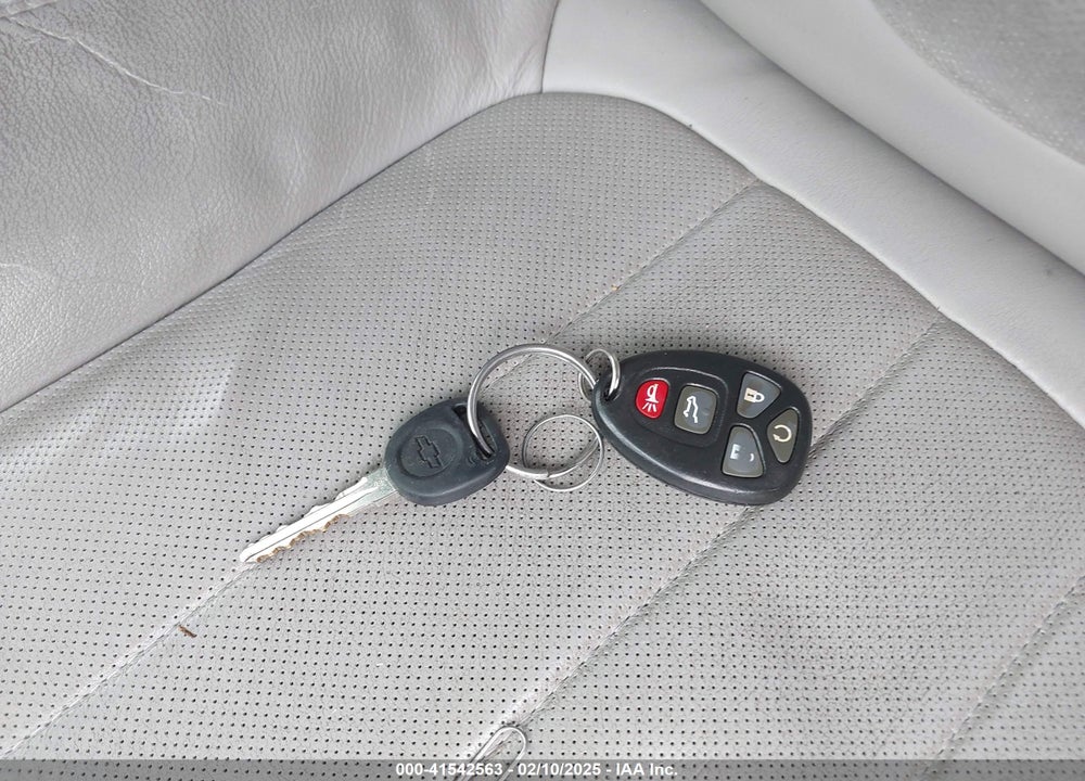 2011 CHEVROLET TRAVERSE VIN: 1GNKRLED8BJ186211