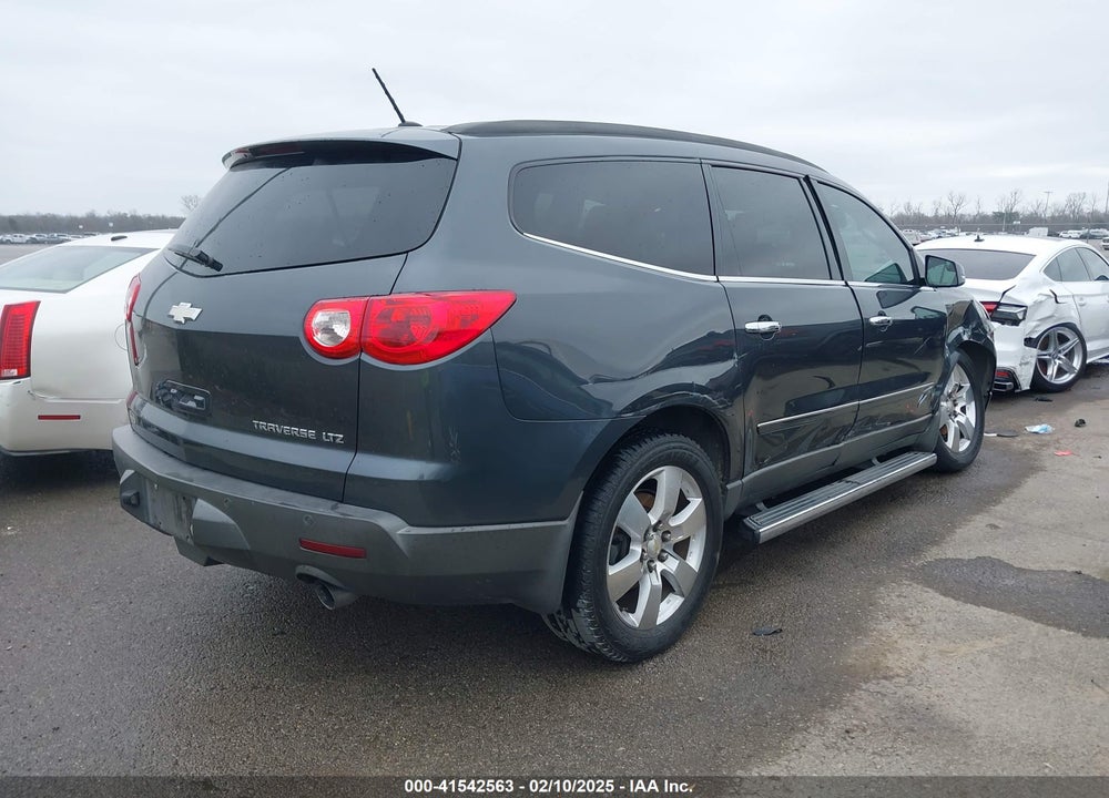 2011 CHEVROLET TRAVERSE VIN: 1GNKRLED8BJ186211