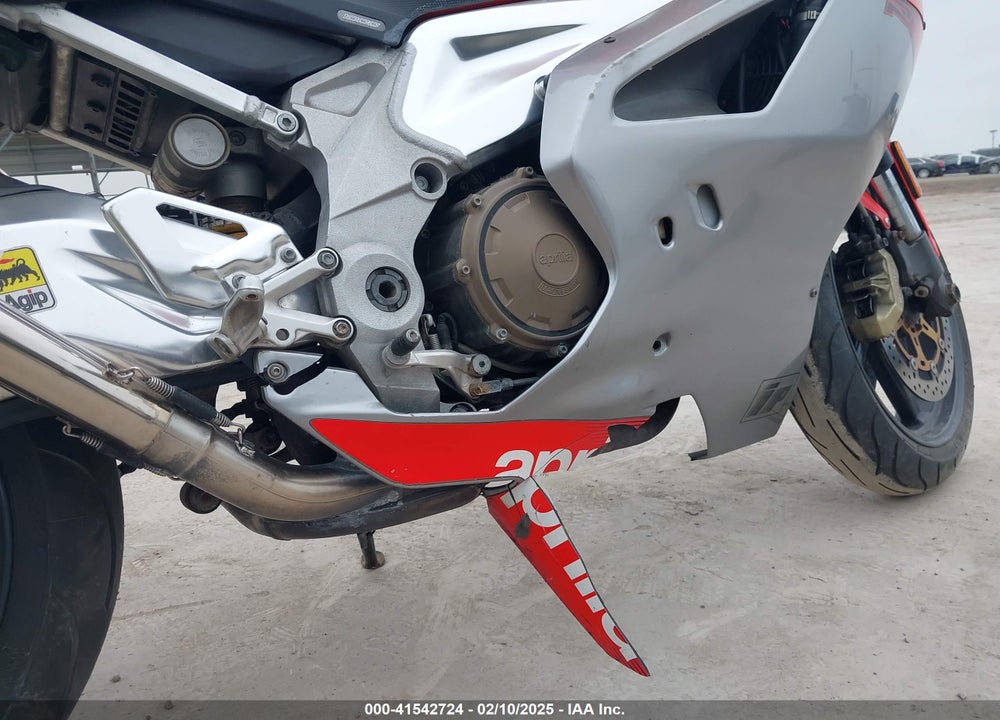 2004 APRILIA RSV 1000 R VIN: ZD4RRU0014S000009