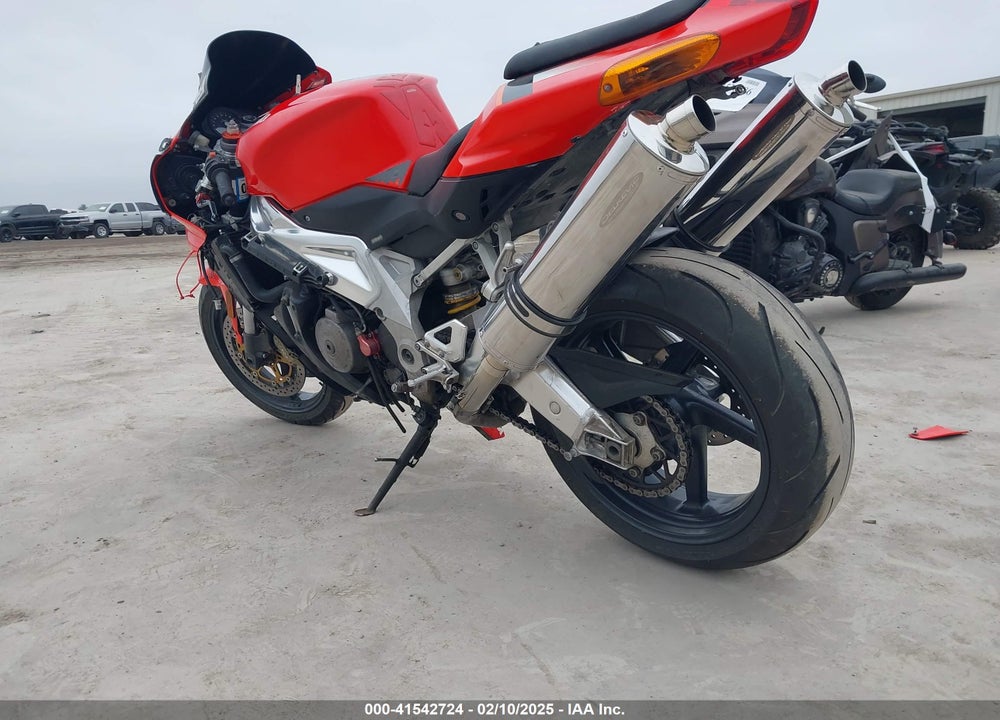 2004 APRILIA RSV 1000 R VIN: ZD4RRU0014S000009