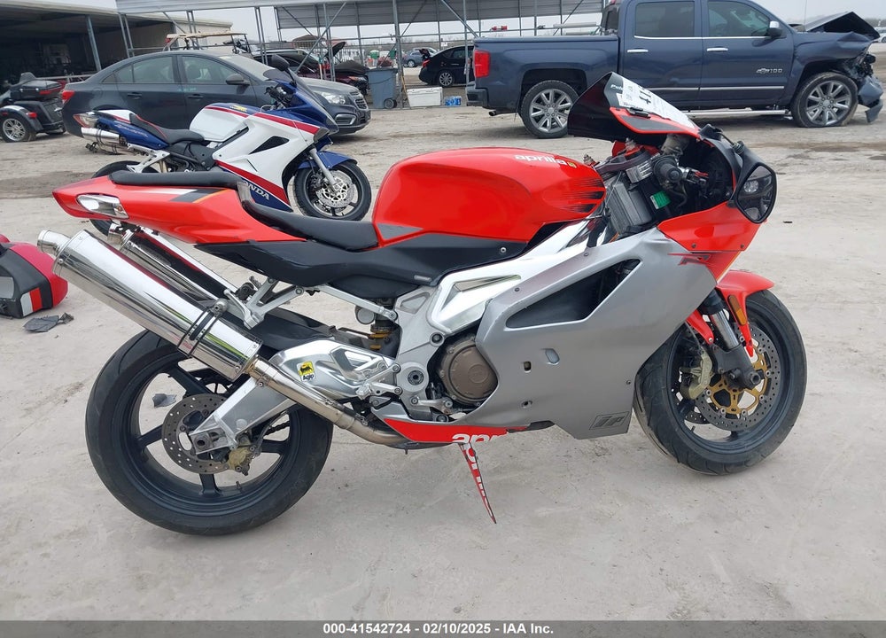 2004 APRILIA RSV 1000 R VIN: ZD4RRU0014S000009