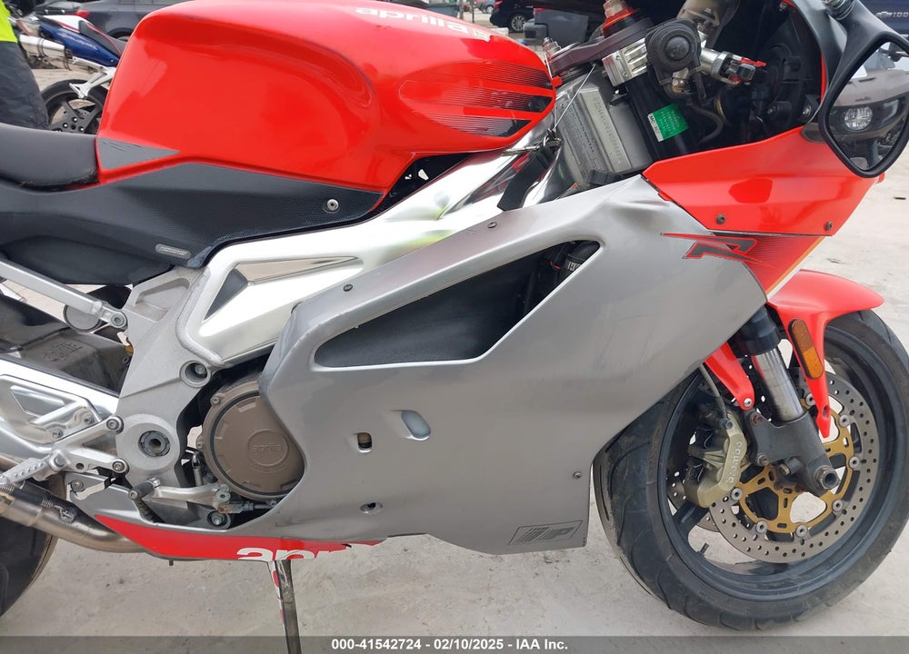 2004 APRILIA RSV 1000 R VIN: ZD4RRU0014S000009