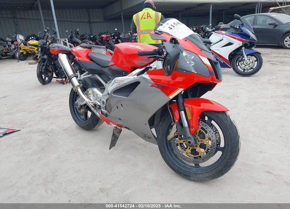 2004 APRILIA RSV 1000 R VIN: ZD4RRU0014S000009