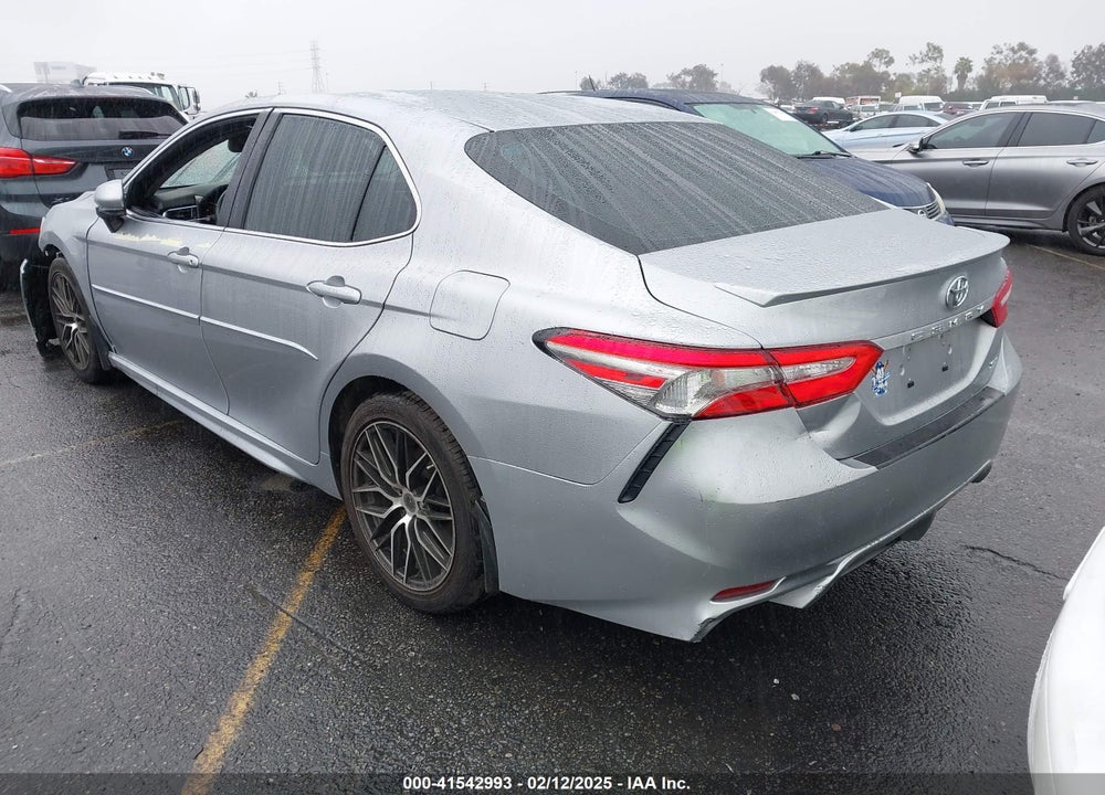 2018 TOYOTA CAMRY SE VIN: 4T1B11HK4JU657553