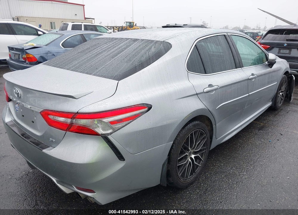 2018 TOYOTA CAMRY SE VIN: 4T1B11HK4JU657553