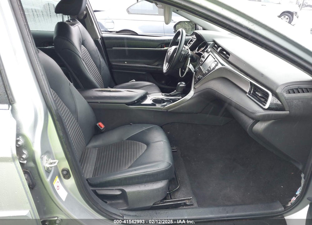 2018 TOYOTA CAMRY SE VIN: 4T1B11HK4JU657553