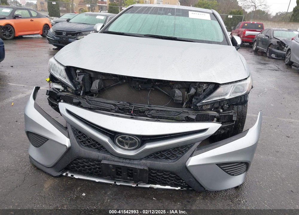 2018 TOYOTA CAMRY SE VIN: 4T1B11HK4JU657553