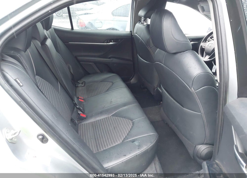 2018 TOYOTA CAMRY SE VIN: 4T1B11HK4JU657553