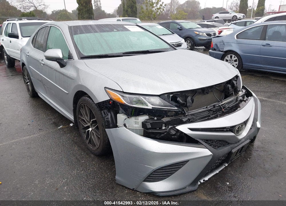 2018 TOYOTA CAMRY SE VIN: 4T1B11HK4JU657553