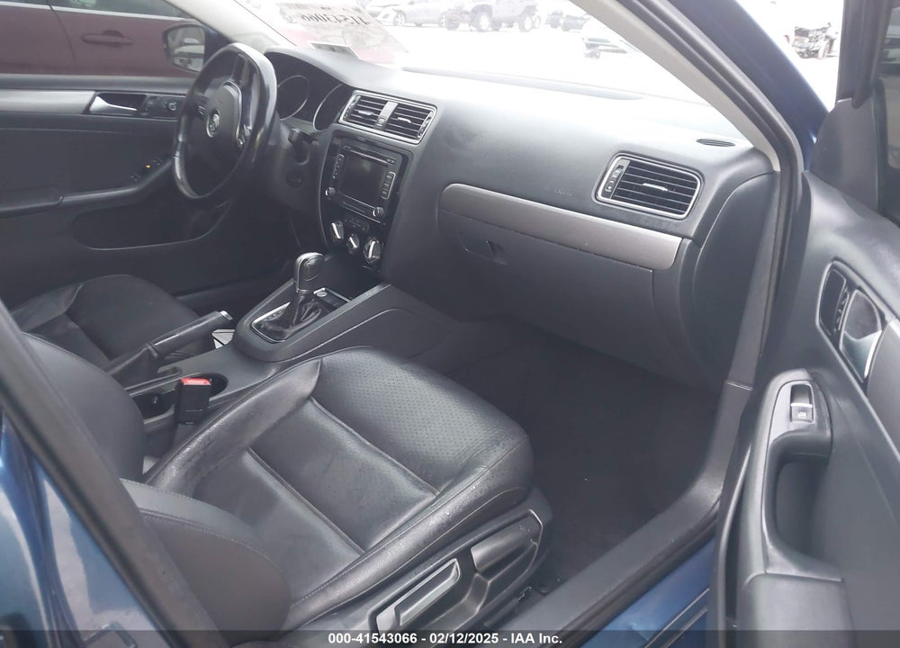 2015 VOLKSWAGEN JETTA 2.0L TDI SE VIN: 3VWLA7AJ7FM328304