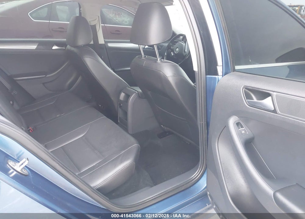 2015 VOLKSWAGEN JETTA 2.0L TDI SE VIN: 3VWLA7AJ7FM328304