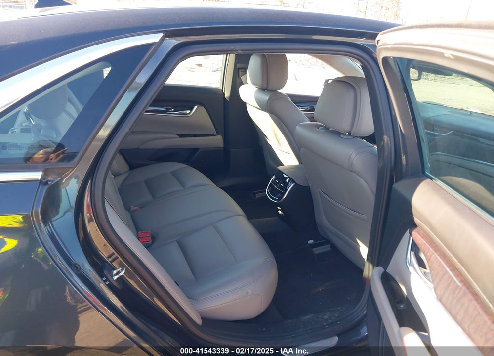 2013 CADILLAC XTS VIN: 2G61P5S37D9104052