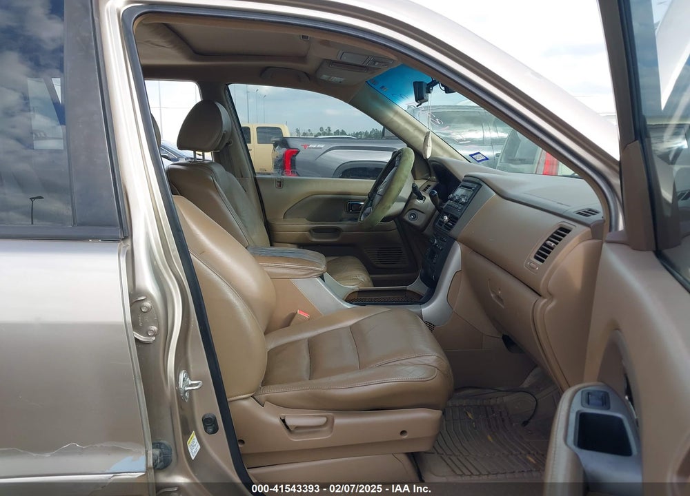 2006 HONDA PILOT EX-L VIN: 5FNYF28586B039412