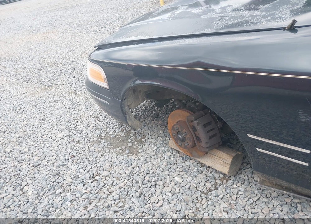 1998 FORD CROWN VICTORIA VIN: 2FAFP73W2WX100941