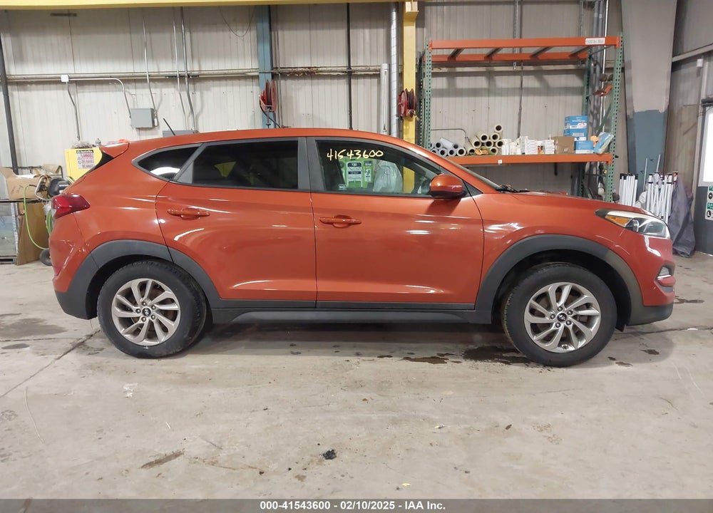 2017 HYUNDAI TUCSON SE VIN: KM8J23A47HU427547
