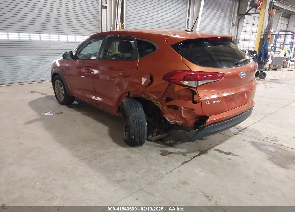 2017 HYUNDAI TUCSON SE VIN: KM8J23A47HU427547