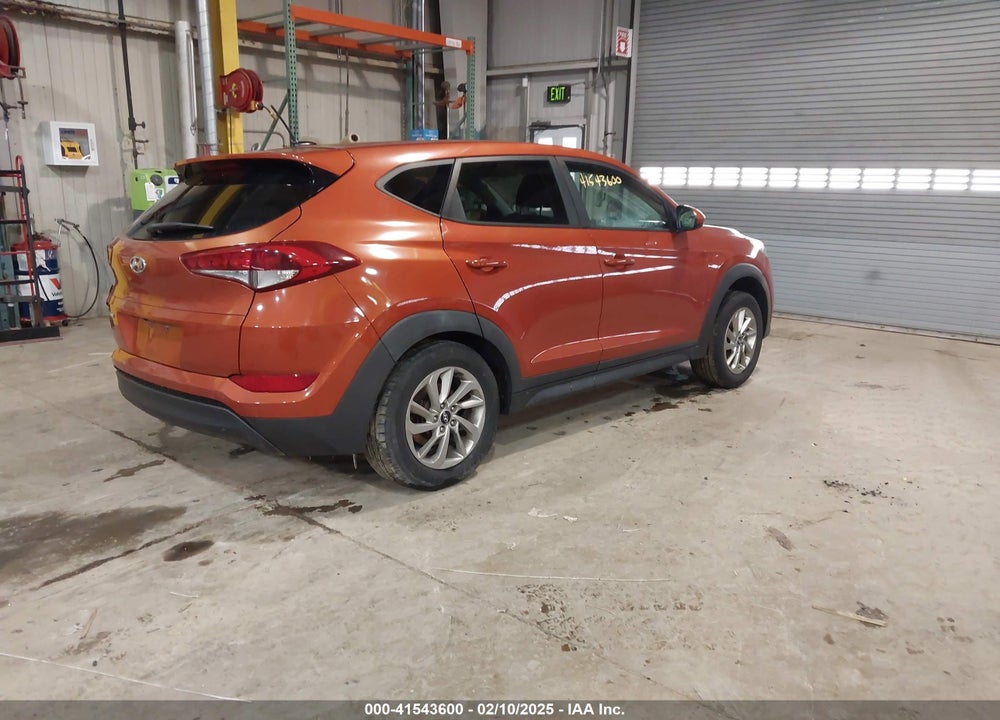 2017 HYUNDAI TUCSON SE VIN: KM8J23A47HU427547