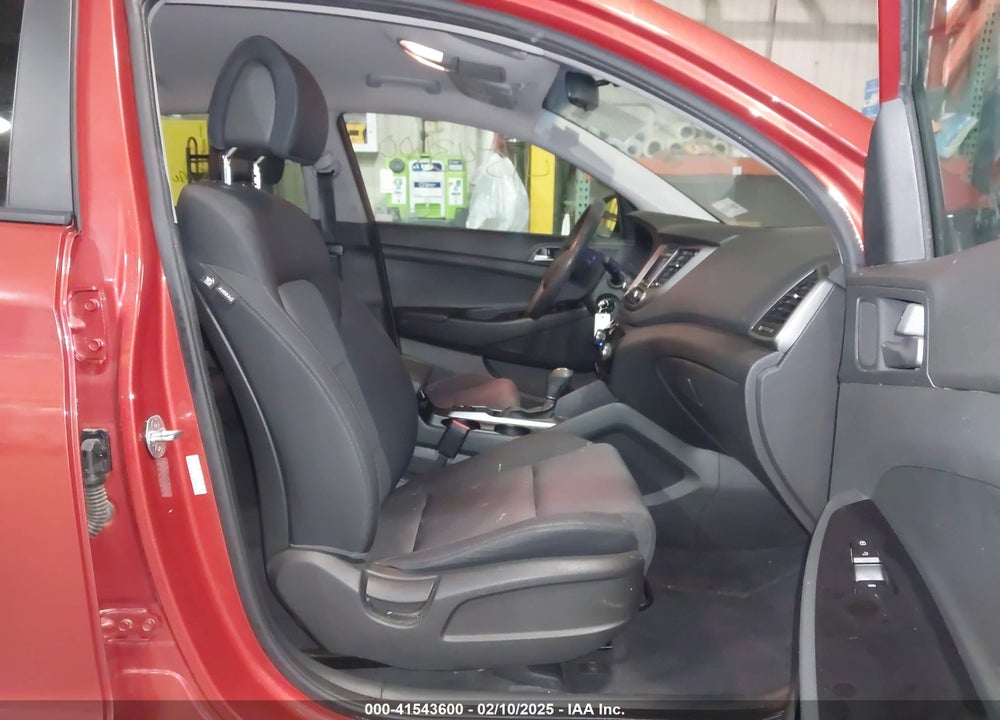 2017 HYUNDAI TUCSON SE VIN: KM8J23A47HU427547