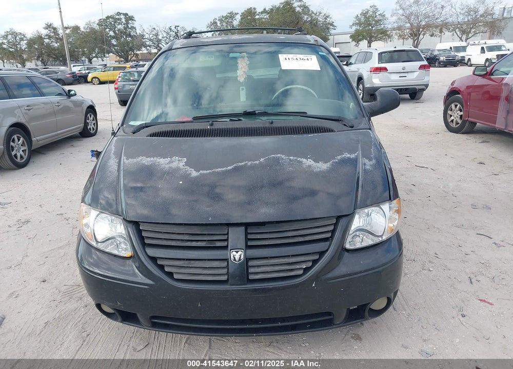 2005 DODGE GRAND CARAVAN SXT VIN: 2D4GP44L35R132868