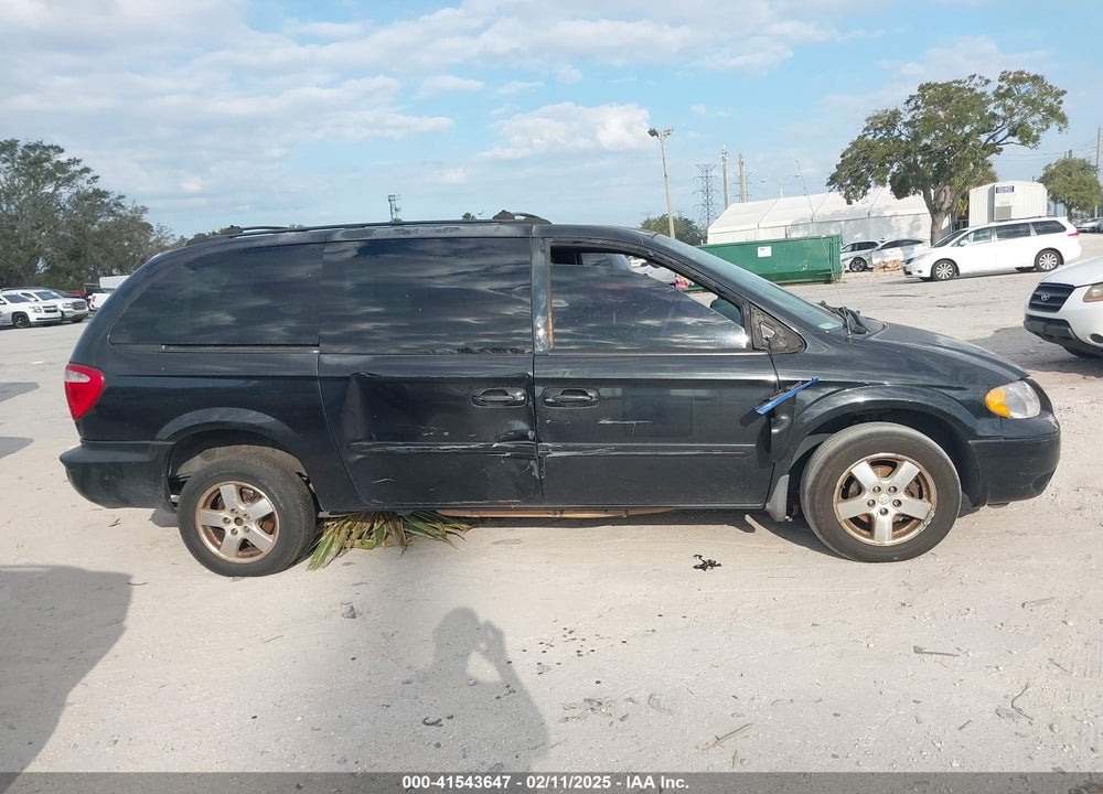 2005 DODGE GRAND CARAVAN SXT VIN: 2D4GP44L35R132868