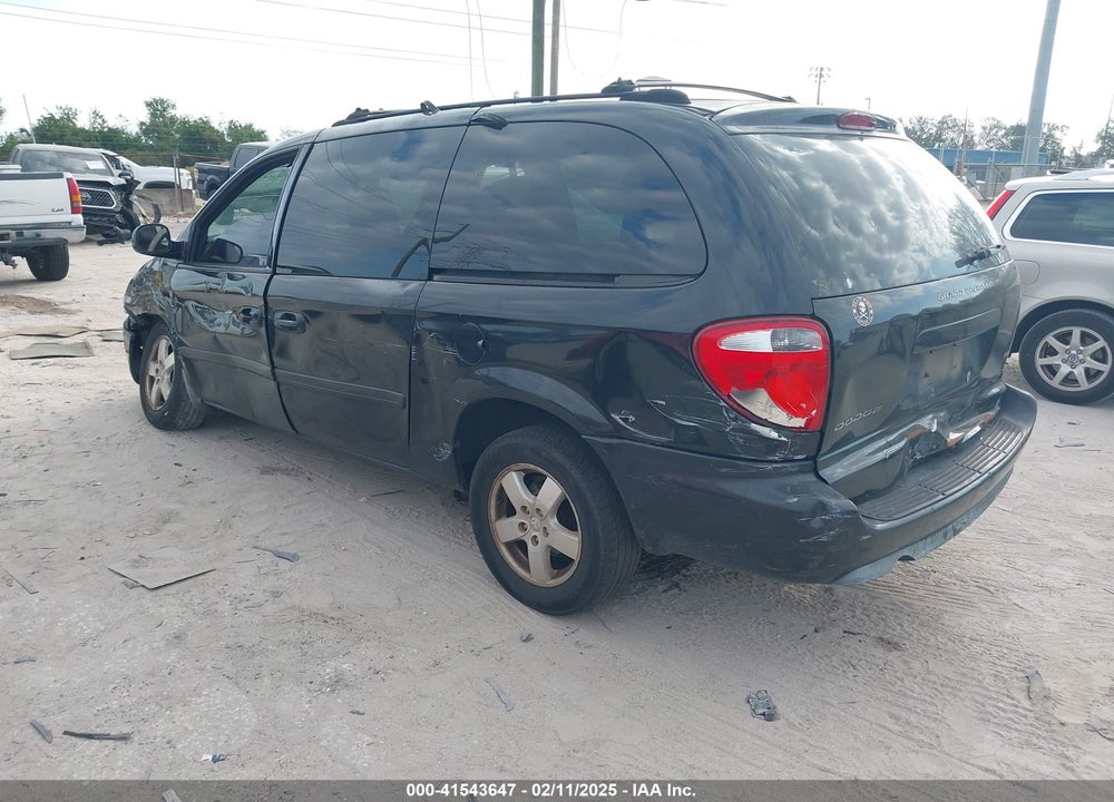 2005 DODGE GRAND CARAVAN SXT VIN: 2D4GP44L35R132868